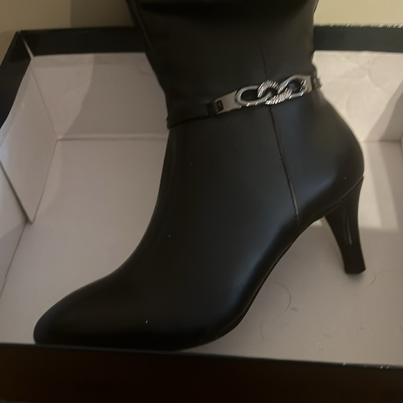 Karen Scott Hanna tall boots with approx 2” heel and chain embel - Picture 3 of 7